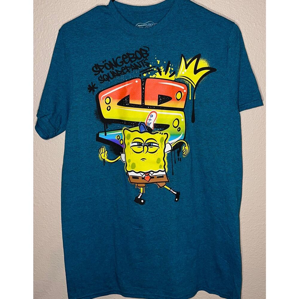 🧽 SpongeBob x Street Crown Tee – With Graffiti Vibes & Cool Energy Size M